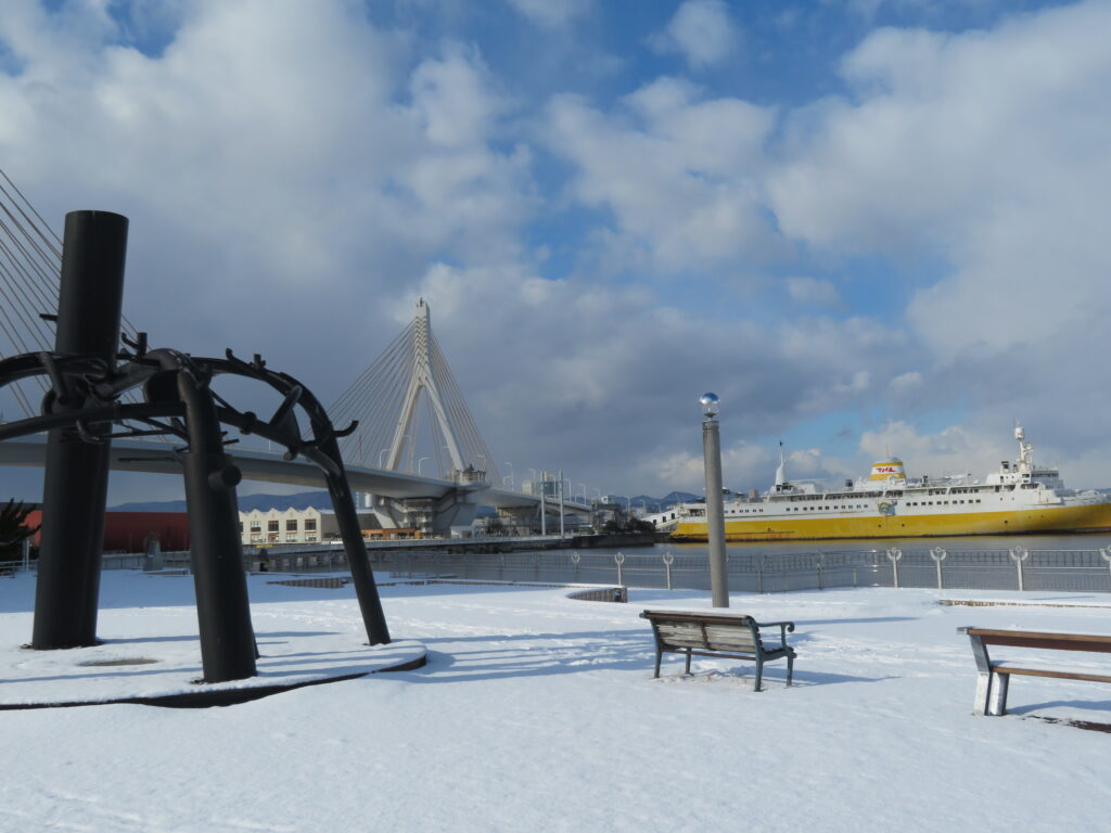 食後は青函連絡船「八甲田丸」などを散策