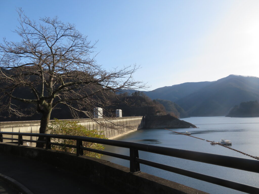 最後に奥多摩湖
