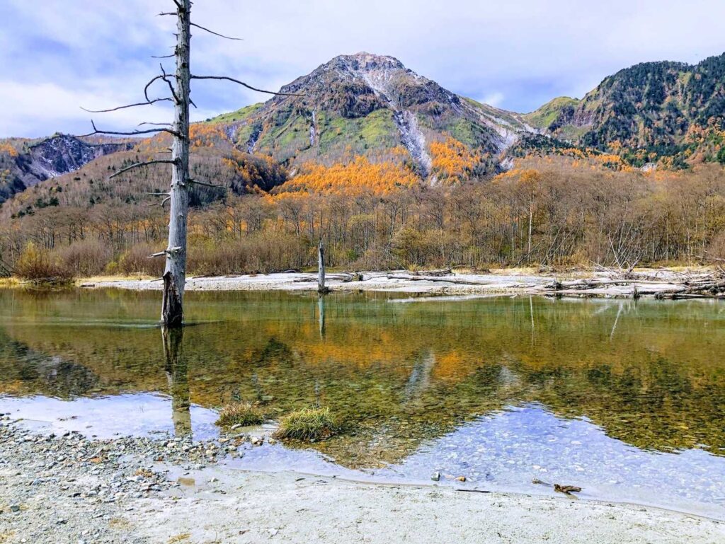 大正池からの焼岳！
すごく神秘的で感動しました！
おすすめスポットです。