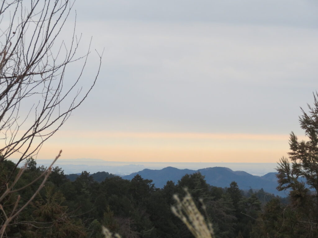 相模湾方面
赤く染まっていますね