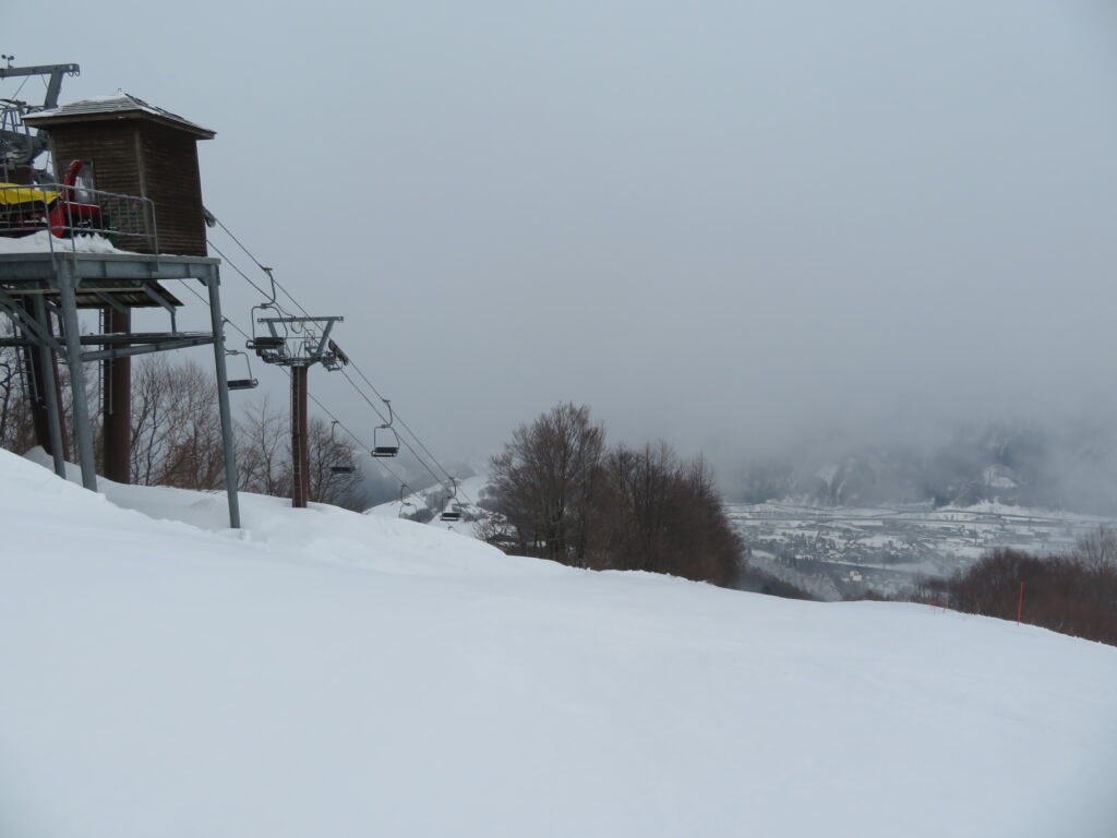 湯沢高原の山頂
午前中は天気がいまいち