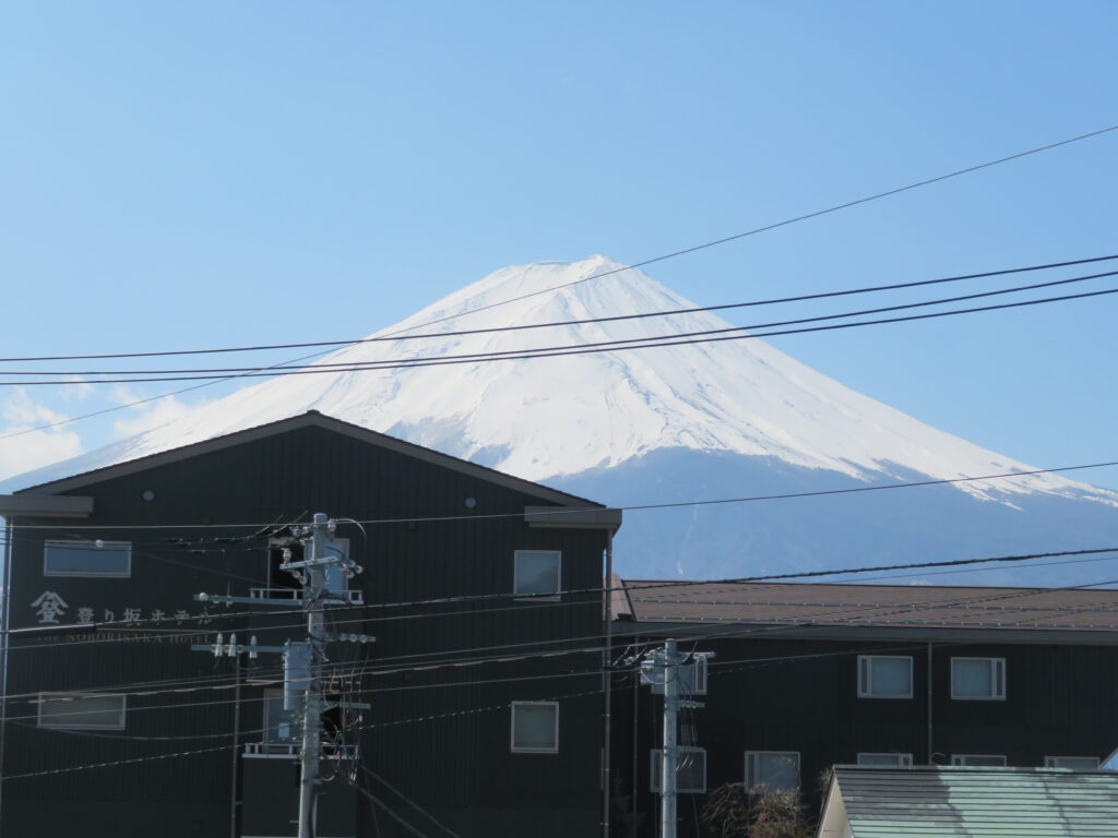 〜 翌日 〜
泊まったホテルから綺麗な富士山が見えました！