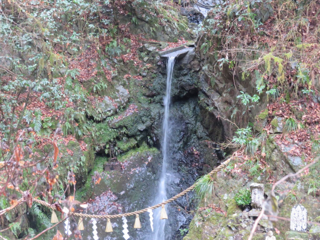 琵琶滝にズームイン