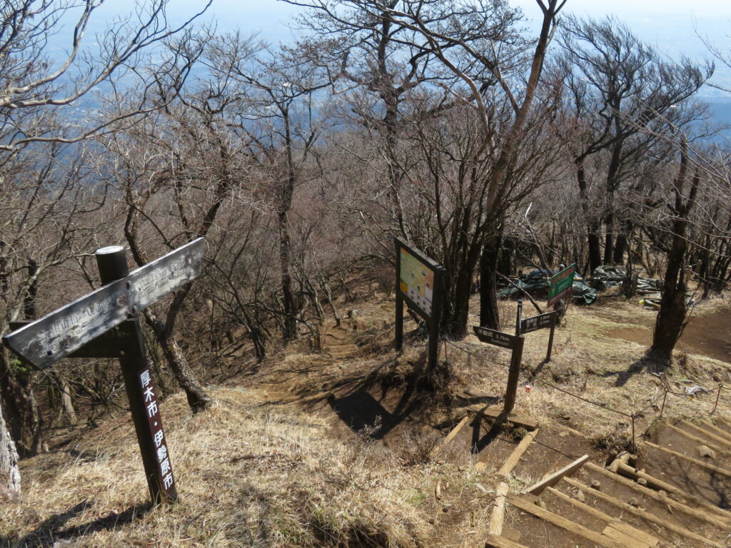 不動尻へはこの分岐を左へ行きます