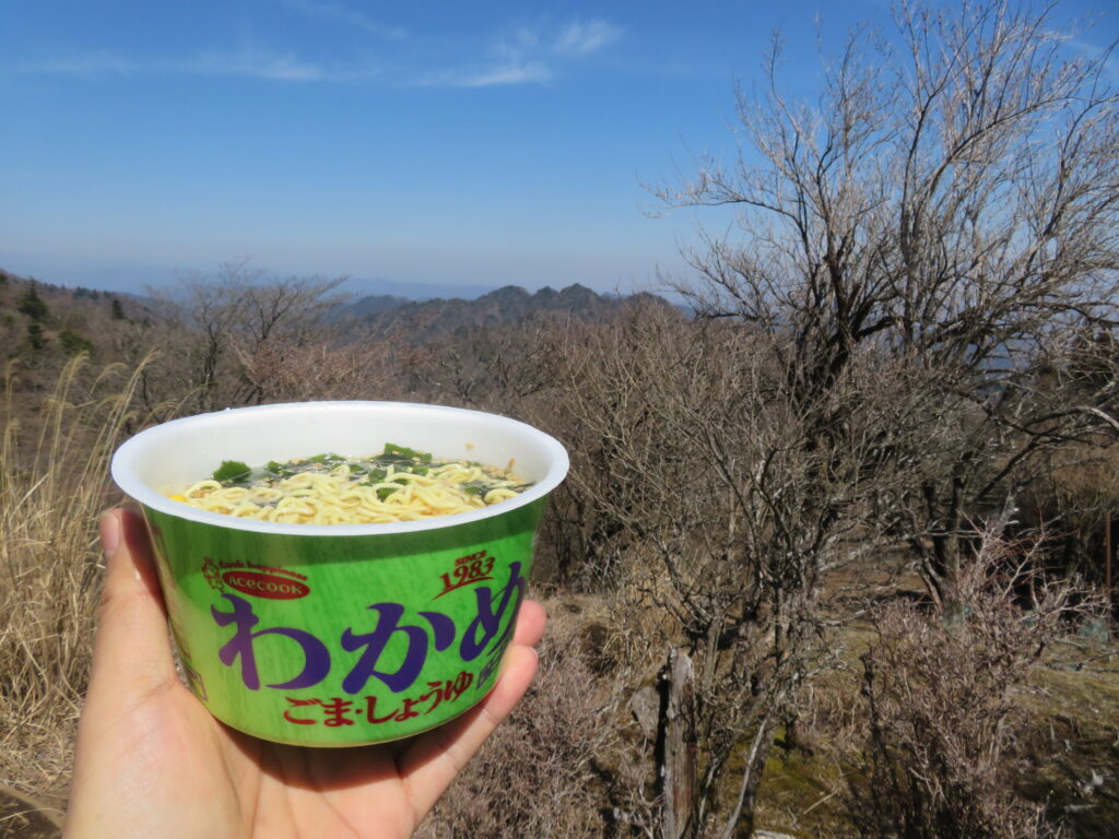 特等席でランチ!
いつも途中にあるベンチで休憩します