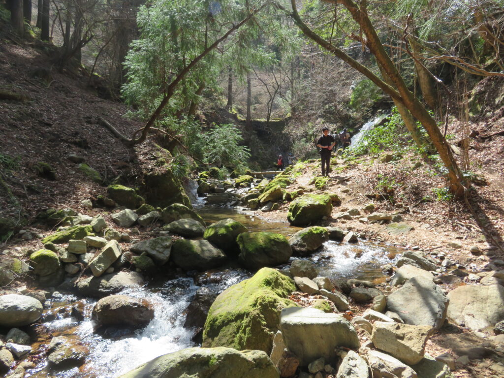 不動の滝へ向かいます