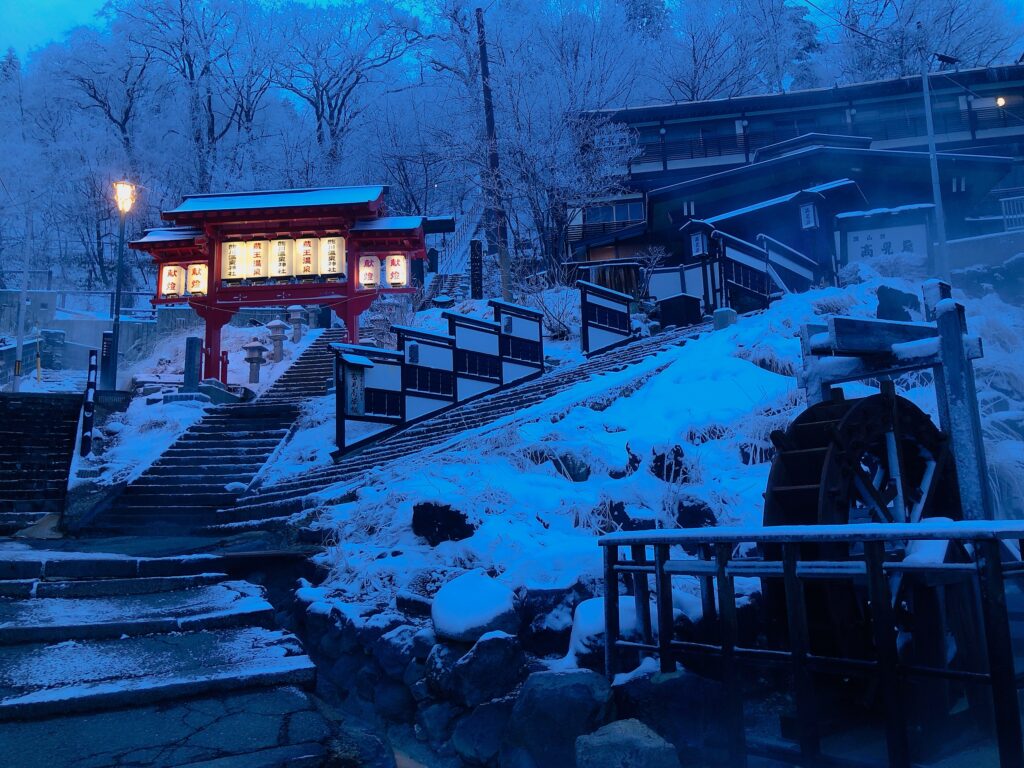 神社の入口
素敵な赤門です