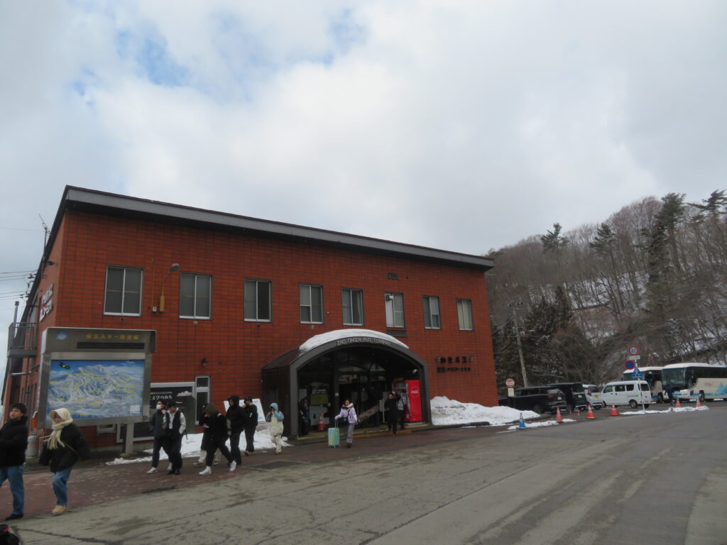 蔵王温泉バスターミナルに到着