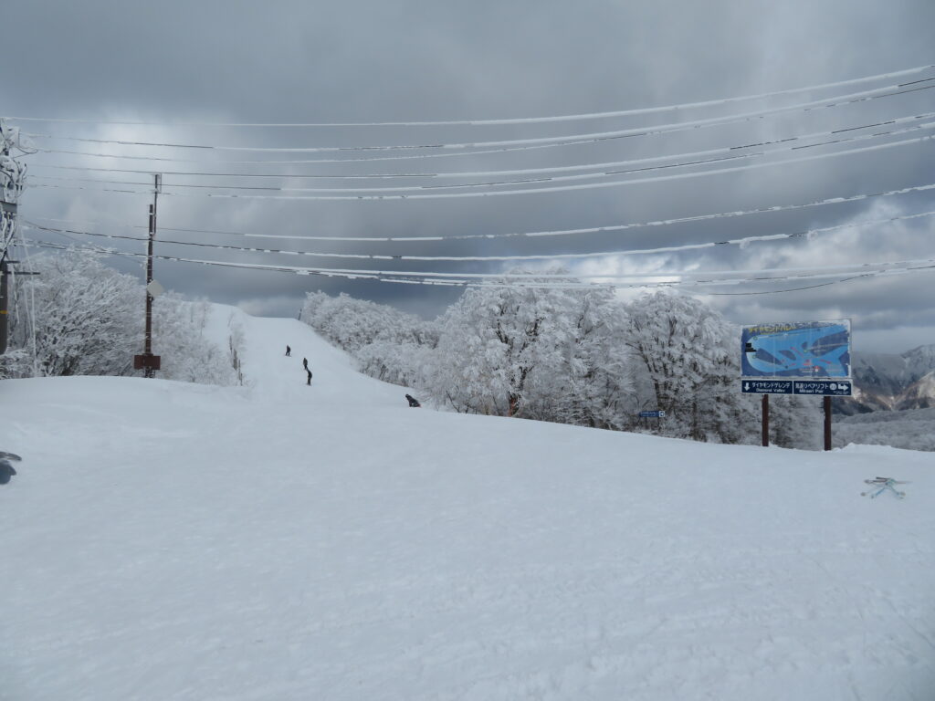 ダイヤモンドバレーを滑ります
距離が短いけどいいコース