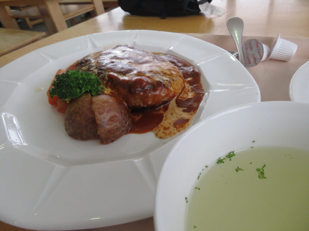 ハンバーグも美味しそうです