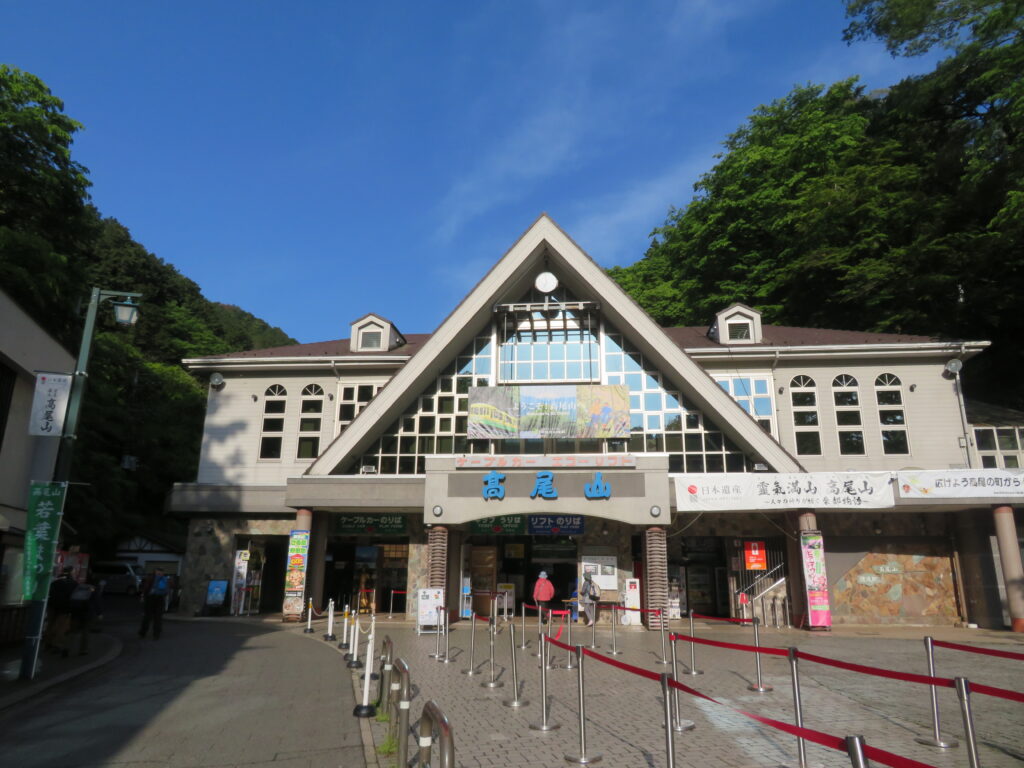 朝7時
高尾山口を出発！