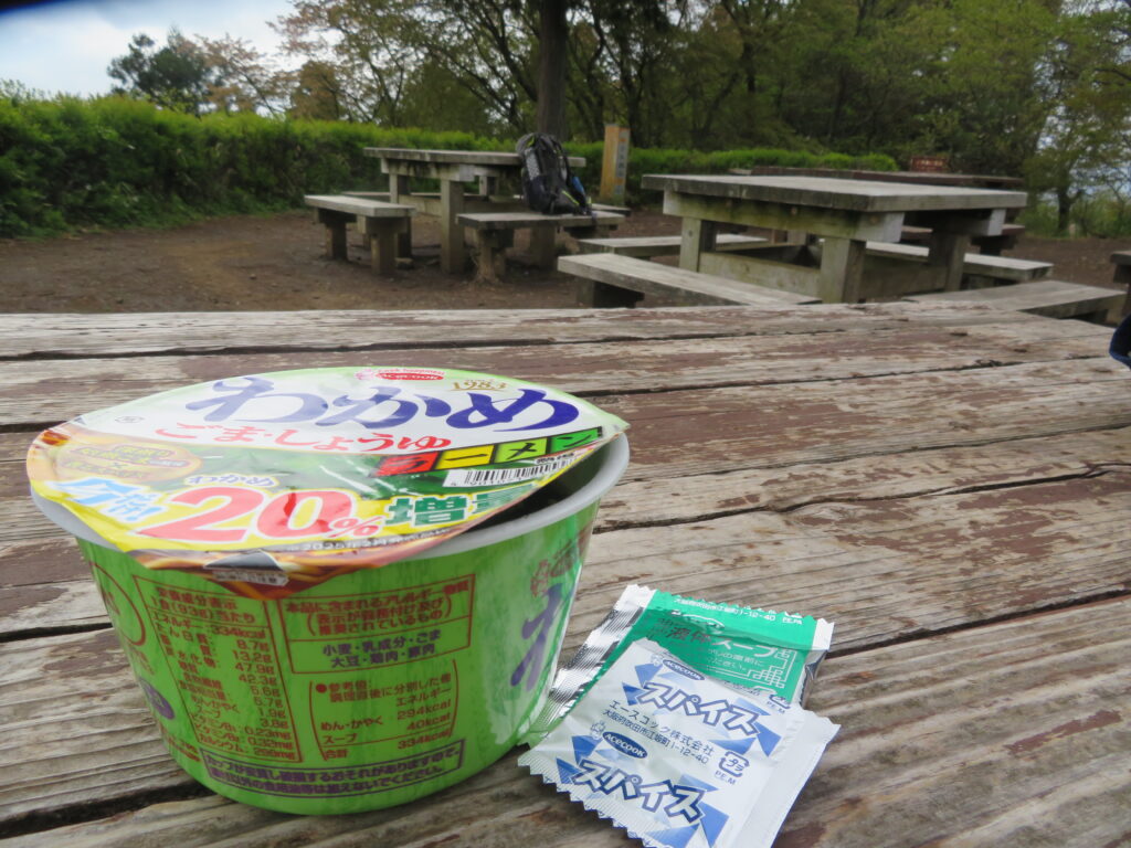 お昼に持ってきたラーメン
（朝8時半なので朝食？）