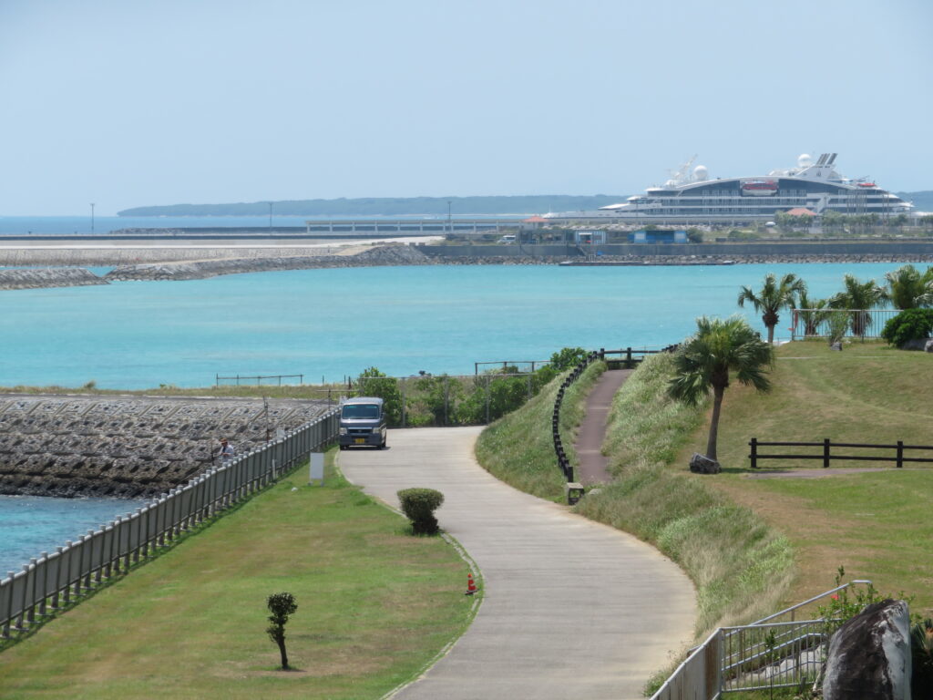 豪華客船が停泊してますね
いつか豪華客船で世界一周に行きたい