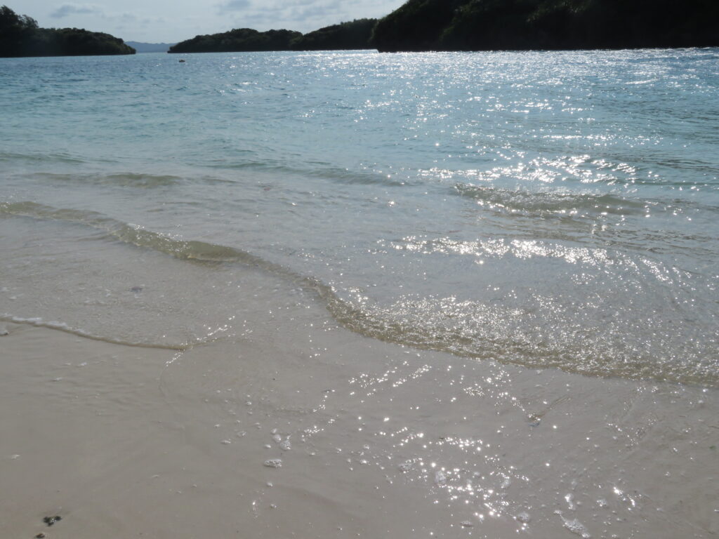 川平湾に到着
エメラルドグリーンの海が綺麗！