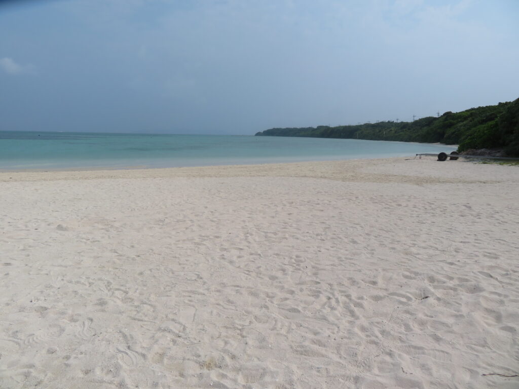 波も穏やかで静かですね
今度は泳いでみたいビーチです