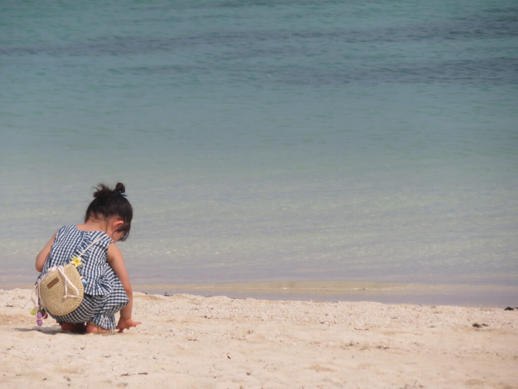 女の子とビーチ