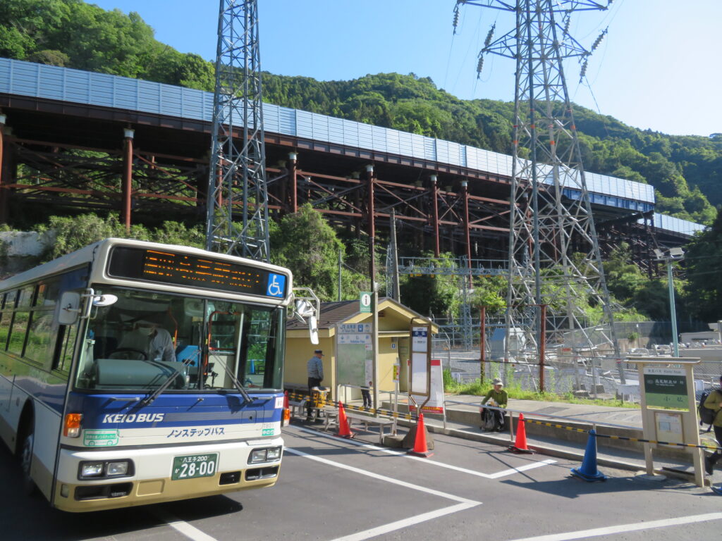 7：30 小仏バス停を出発！