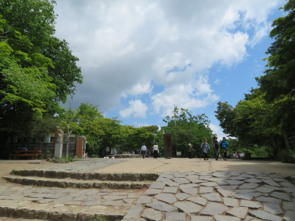 高尾山が見えました
この日はかなり人が少ない