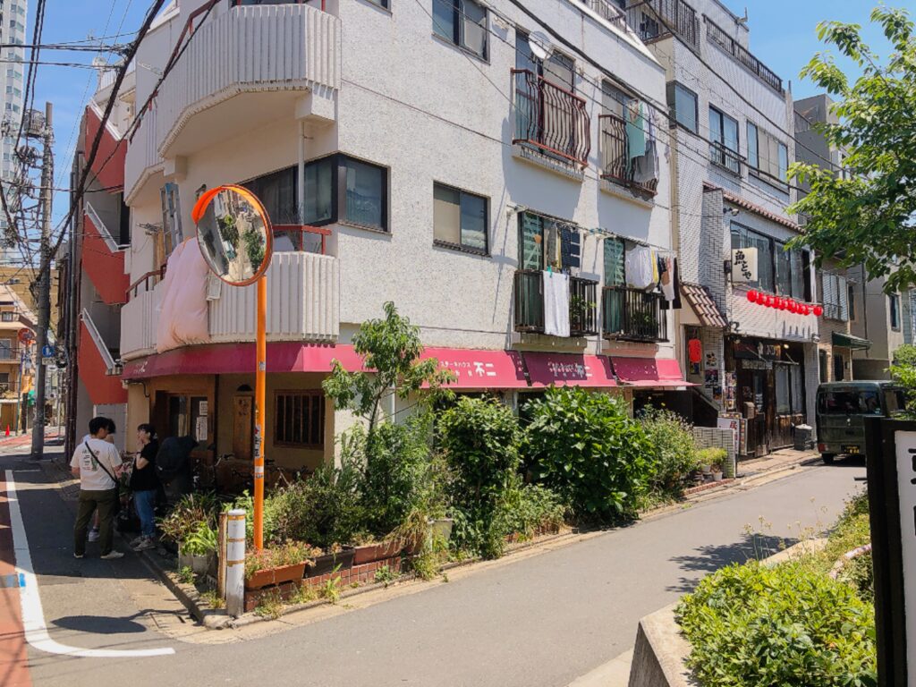 池尻大橋駅から徒歩2分の場所にあります