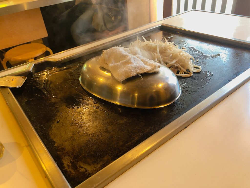 お肉と野菜
お肉は蓋をしてしばらく焼きます