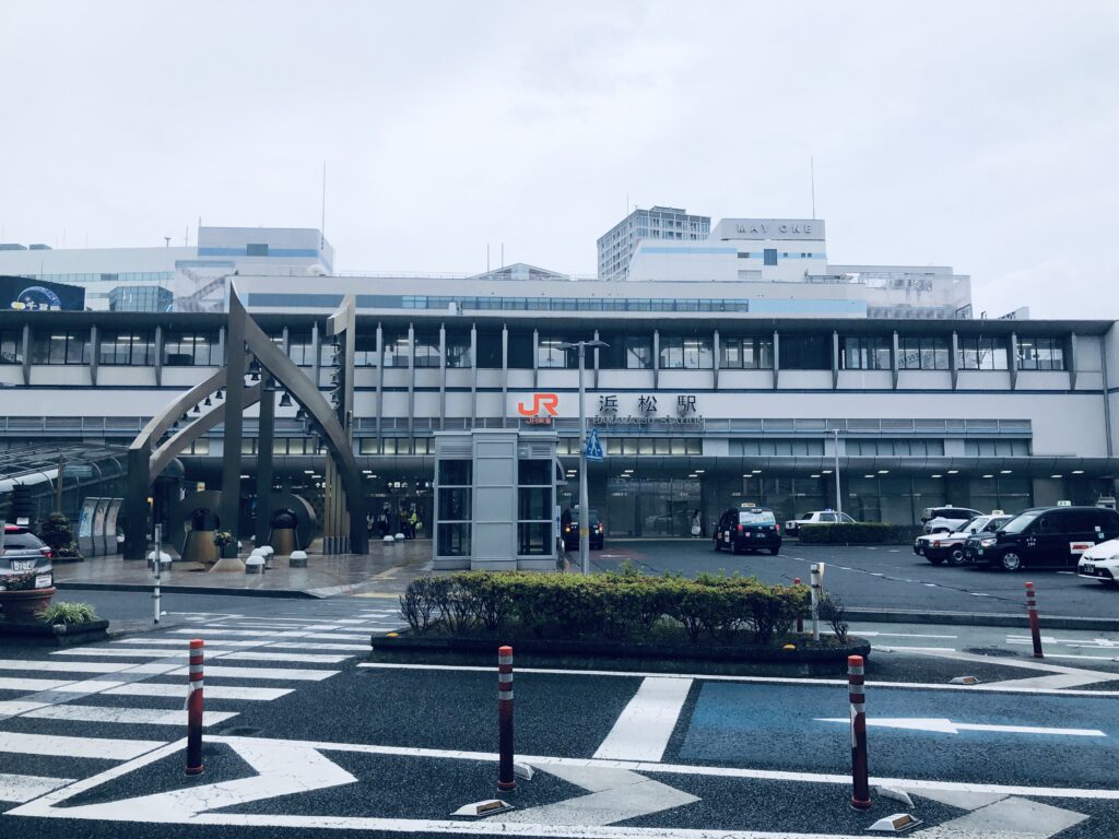 こちらは南口
「くれたけイン浜松駅南口 プレミアム」に宿泊
