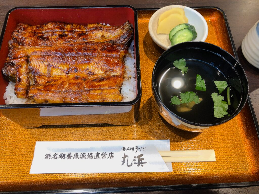 豪華すぎて大興奮！
贅沢にうなぎ一尾を使っています