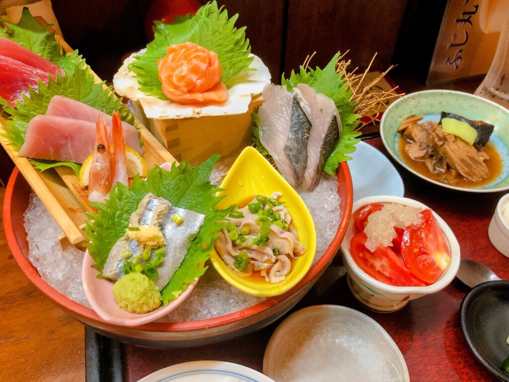 豪華に新鮮な魚がたっぷり盛り付けられています！