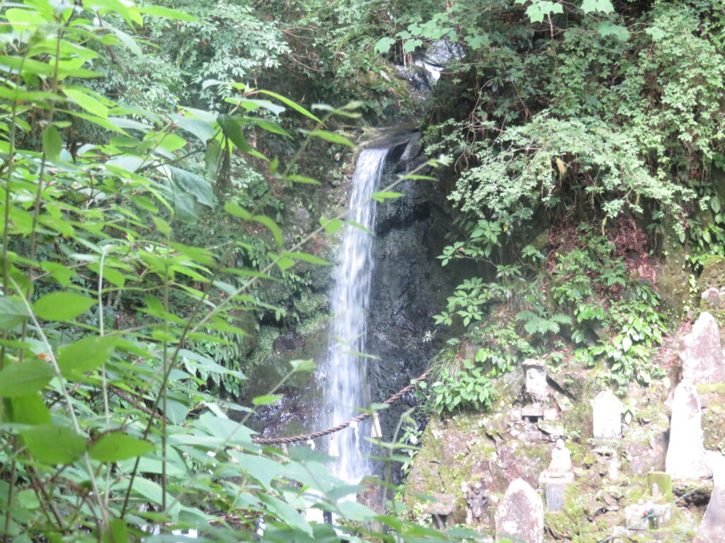 琵琶滝
今日は水量が多いです