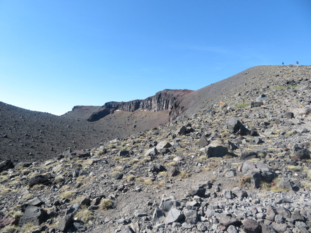 前掛山は第二外輪山のようです
（黒斑山、蛇骨岳、仙人岳、鋸岳は第一外輪山）