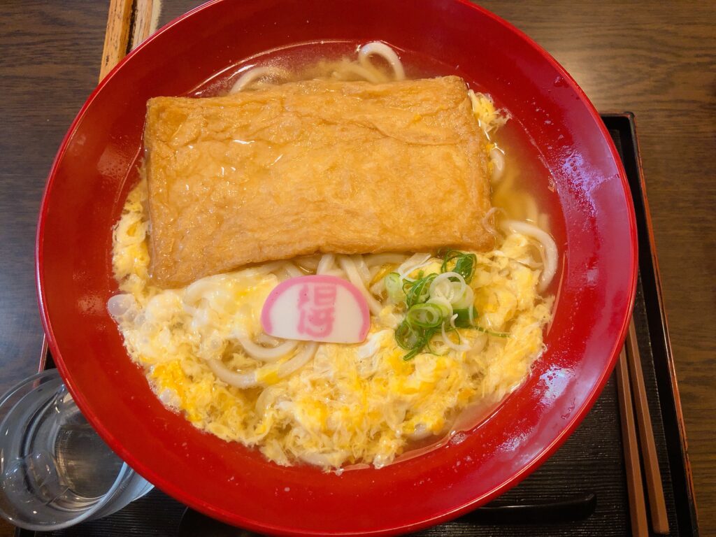 「得々うどん」でランチ
麺3玉で注文（値段同じ）
高校の部活帰りによく食べてました
