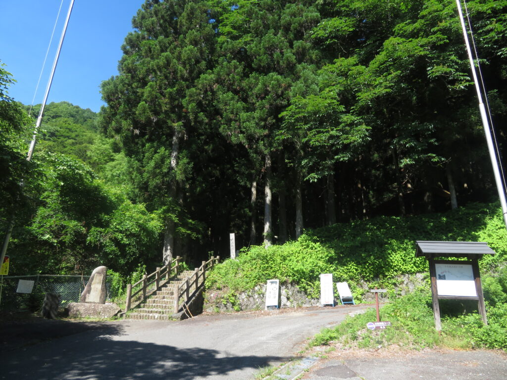 神坂神社前の駐車場からスタート！