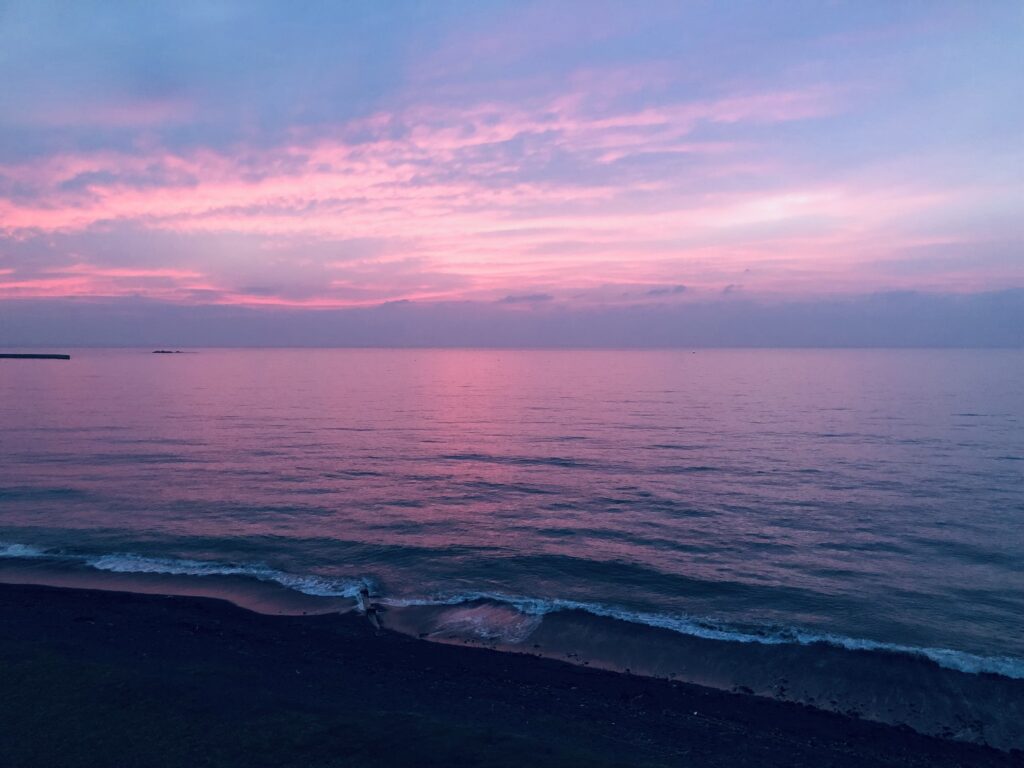 19：00
部屋から眺める夕焼け