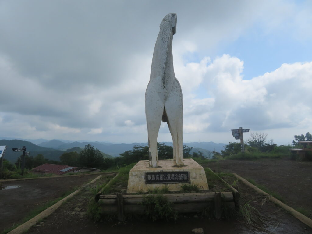 【一座目】
陣馬山の山頂