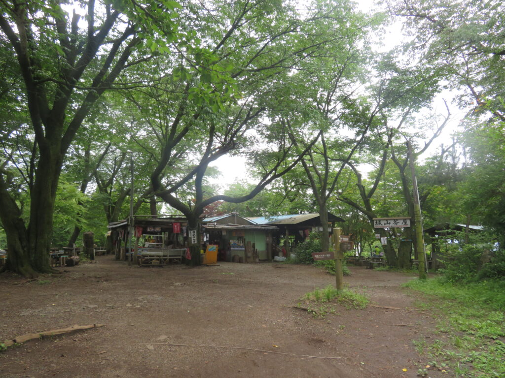 小仏城山の山頂が見えました
静かな感じです