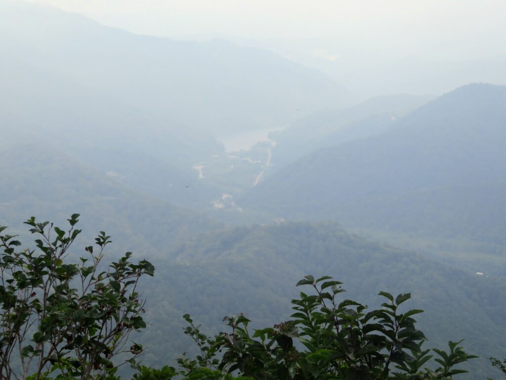 約3時間ひたすら下山してきました
雲滝はすっかりなくなっています
雲滝の下は奥只見湖だったんですね！