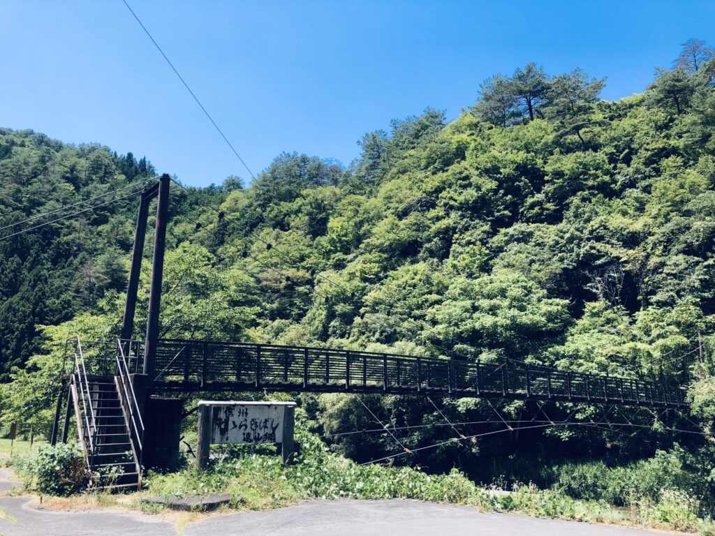 せせらぎ橋
橋の先を登っていくと展望台があります