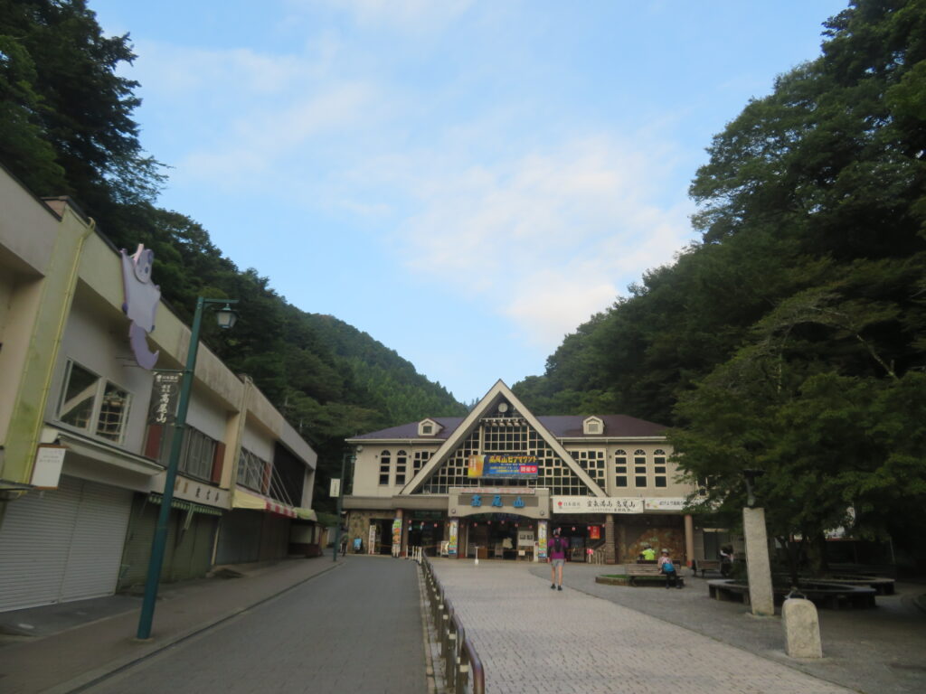 朝6:30
高尾山口を出発
