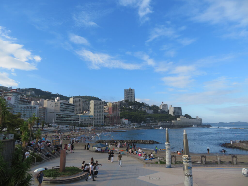 熱海サンビーチまで歩いてきました
海水浴が気持ちよさそう!