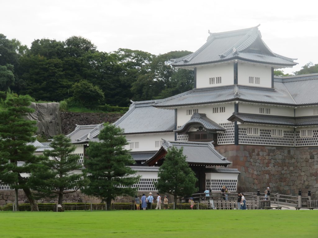 お城の近くまで来ました