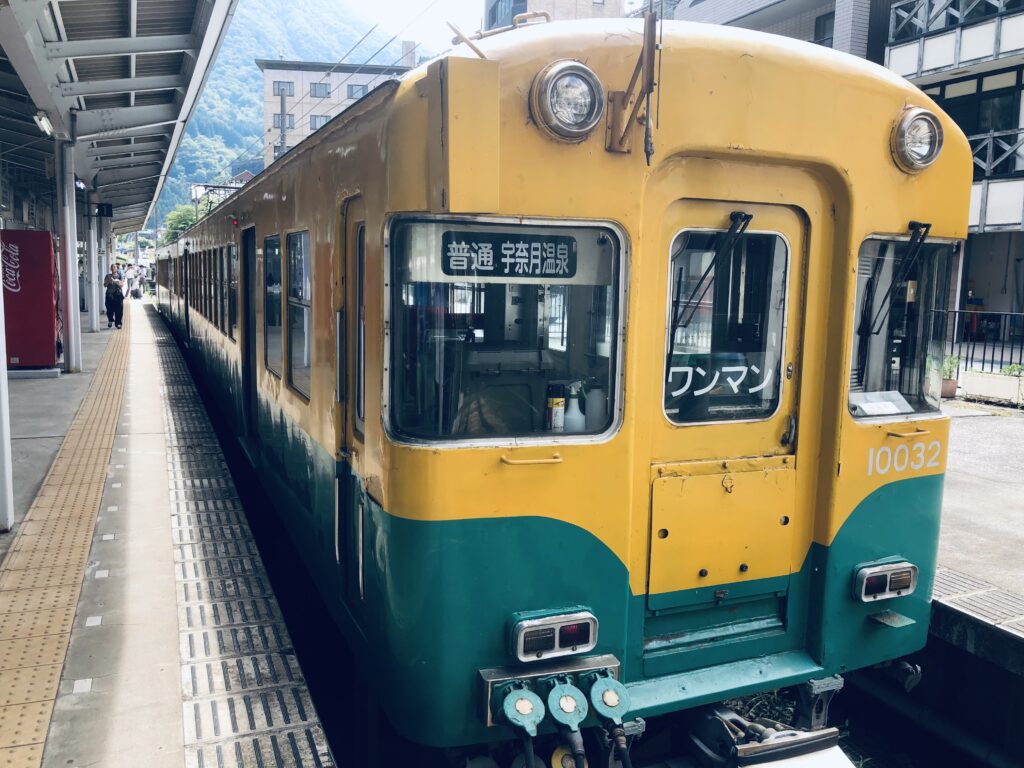 黒部地方鉄道
「新黒部駅」から「宇奈月温泉駅」まで移動
レトロな列車が可愛い
