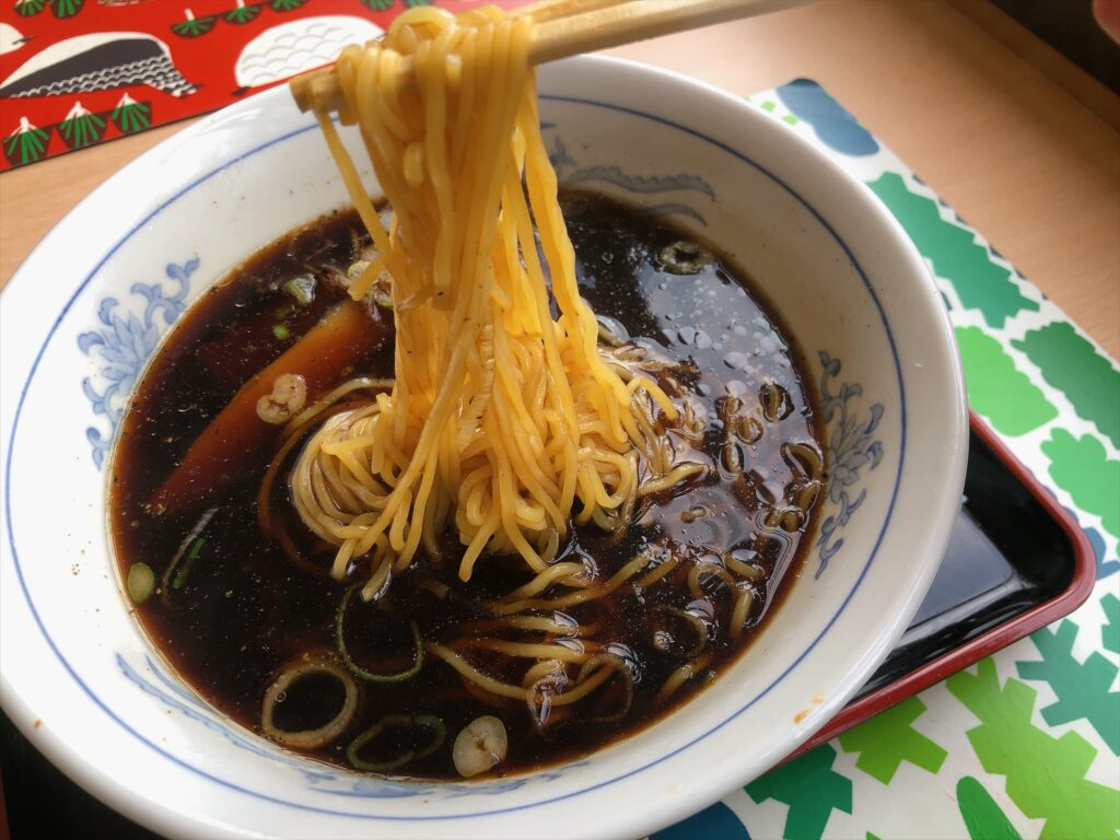 富山名物「ブラックラーメン」