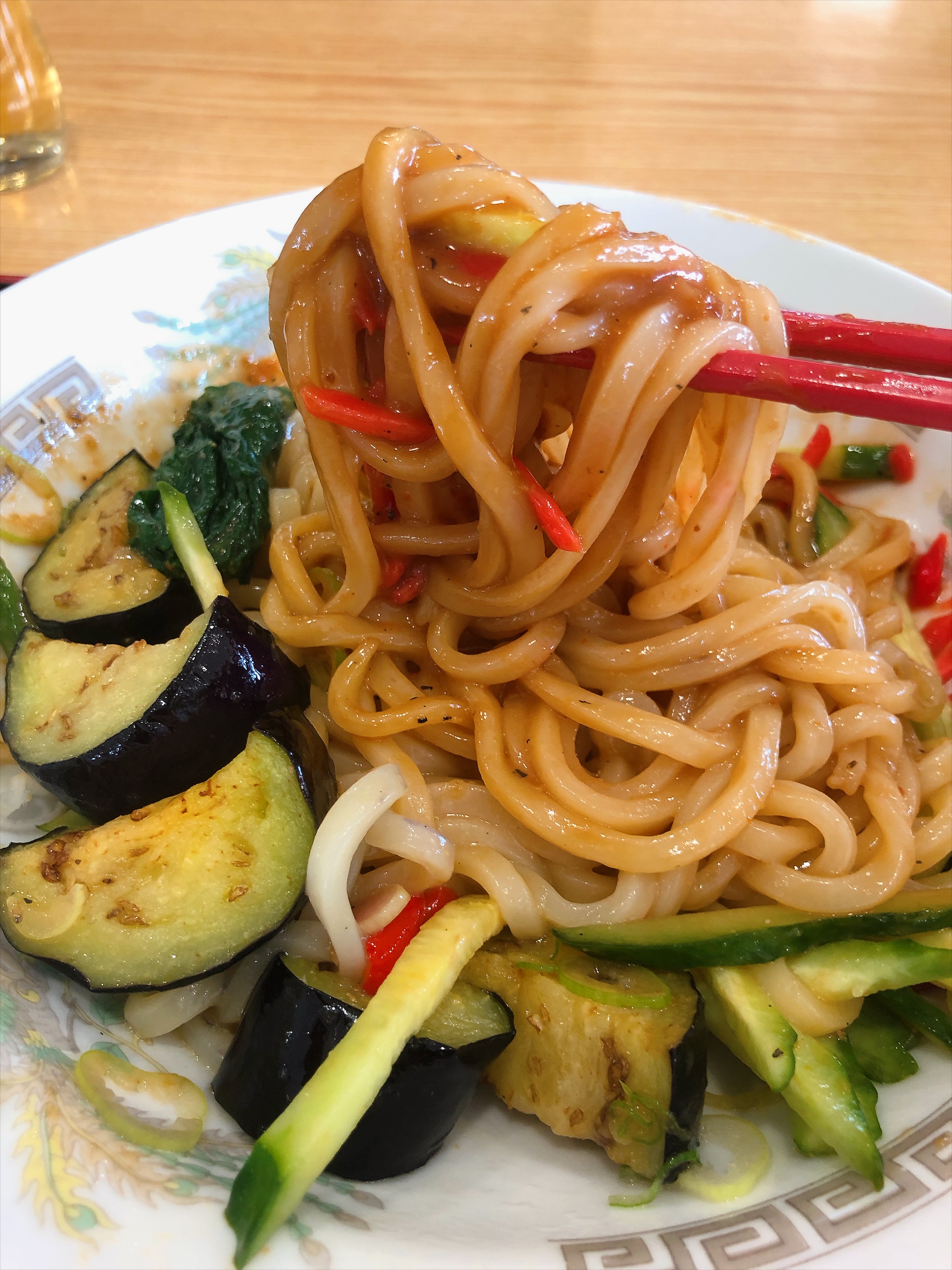 良くかき混ぜてから食べます
とても好きな味です!
野菜もいっぱいで嬉しい