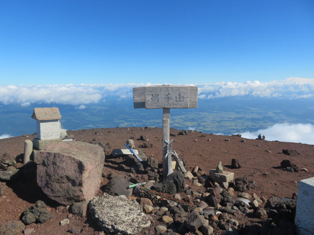 朝8時30分
岩手山の山頂!