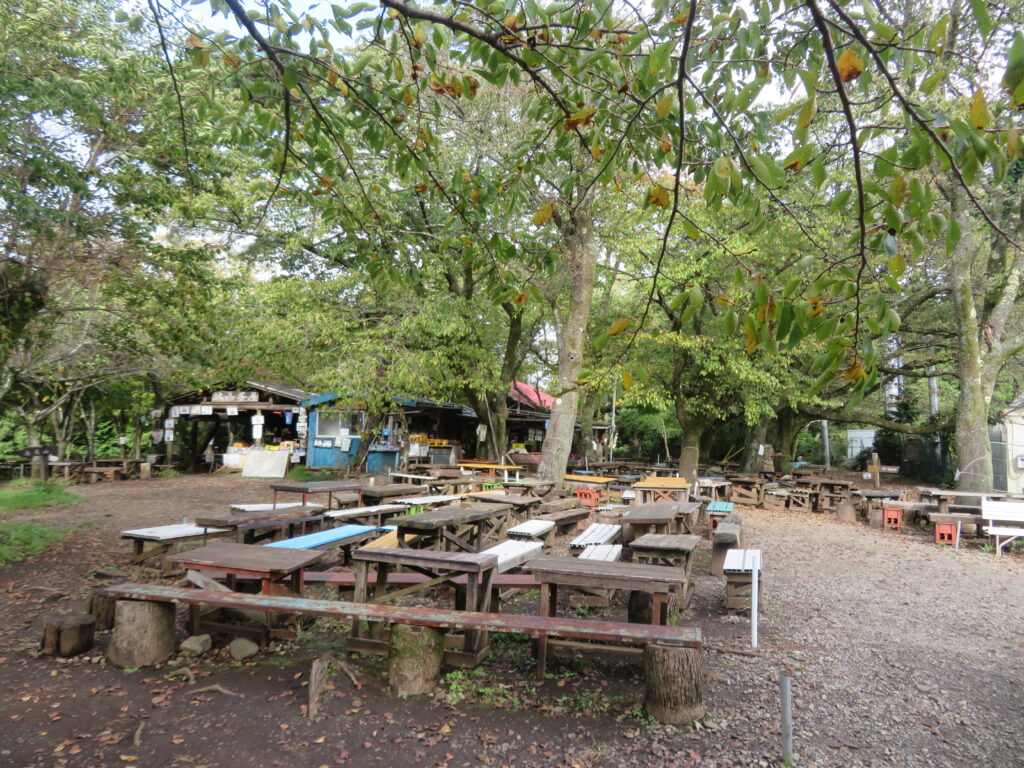小仏城山にも誰もいません
天気が悪いから人が少ないですね