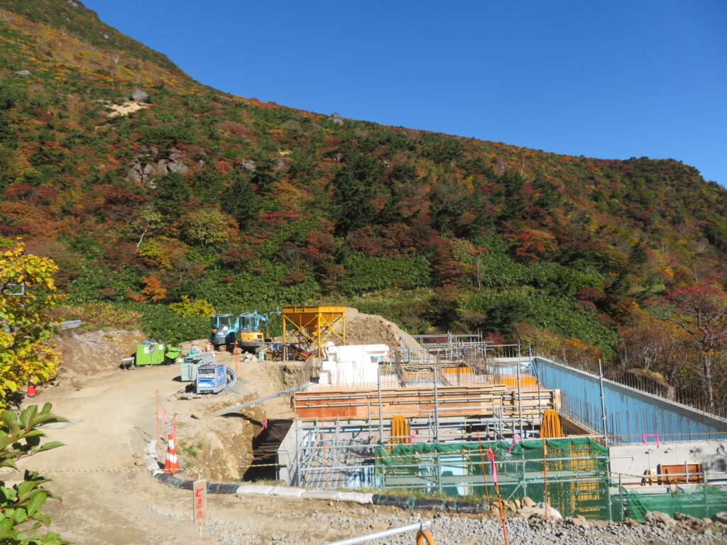 くろがね小屋は建て替え中
完成したら泊まってみたいですね