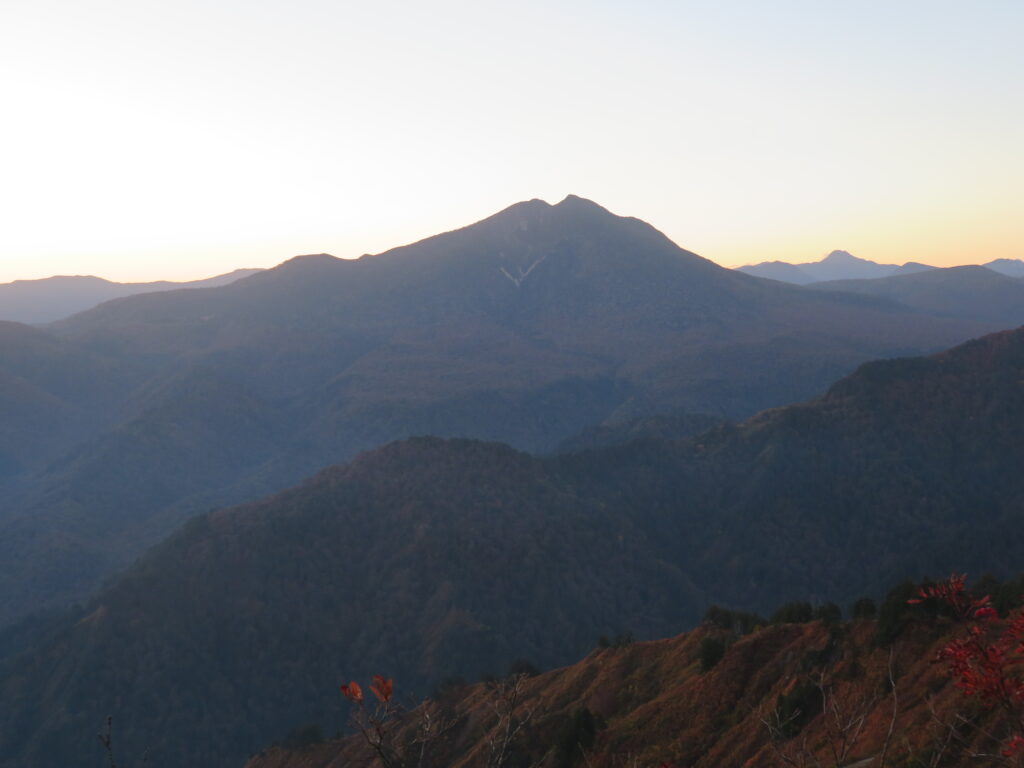 燧ヶ岳がはっきり見えてきました
かっこいい!